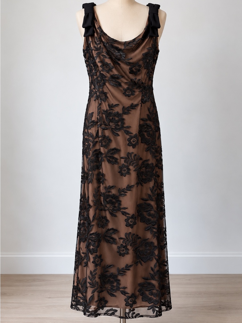 JS Collections Black Floral Applique Mesh Sheath Dress Size 4 NWT